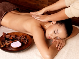 Rücken-     und Nackenmassage - Wellness Fobbe - Menden